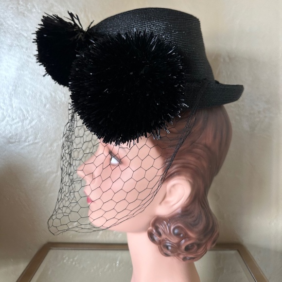 BREATHTAKING 1940s\' BLACK STRAW TOP HAT WITH 2 FEATHER PUFFS + FULL VEIL main image 4